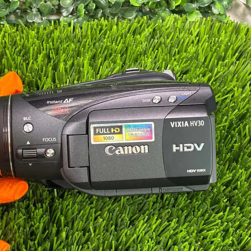 Canon VIXIA HV30 HDV 1080i Camcorder with Battery and Charger